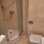 H2o Z Balkonem I Garazem, 300m Plaza 아파트 *